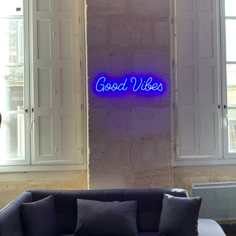 „GOOD VIBES“ – LED-Neonschild