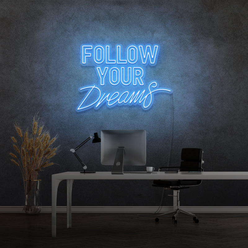 'FOLLOW YOUR DREAMS' - segnaletica al neon LED