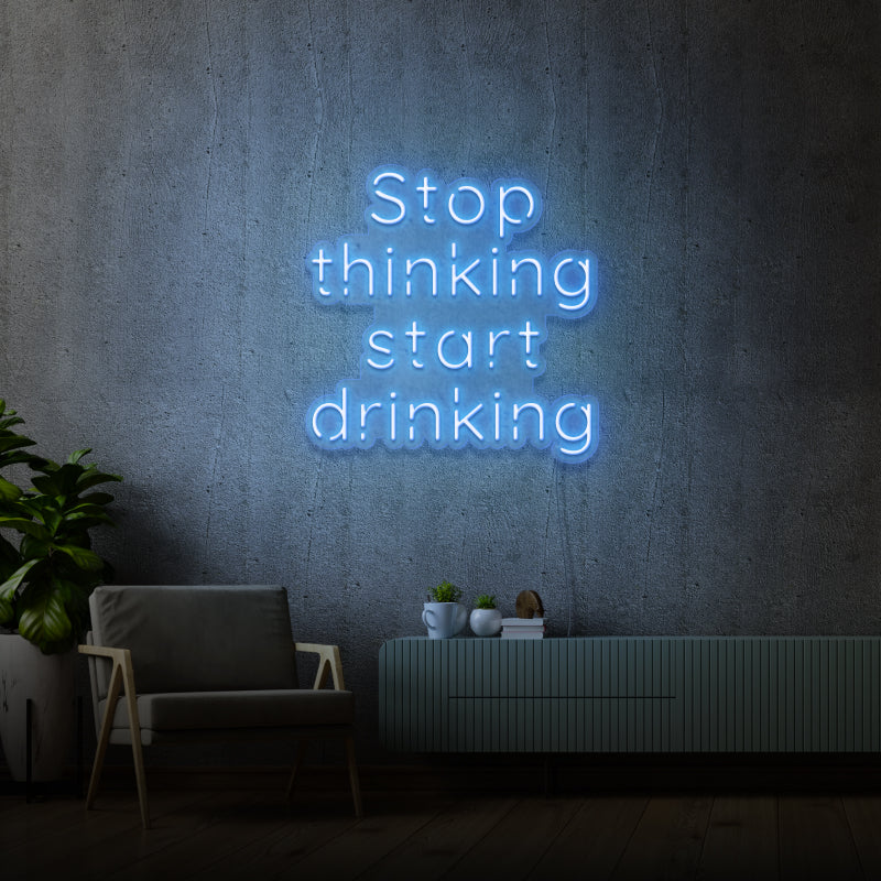 „STOP THINKING START DRINKING“ – LED-Neonschild