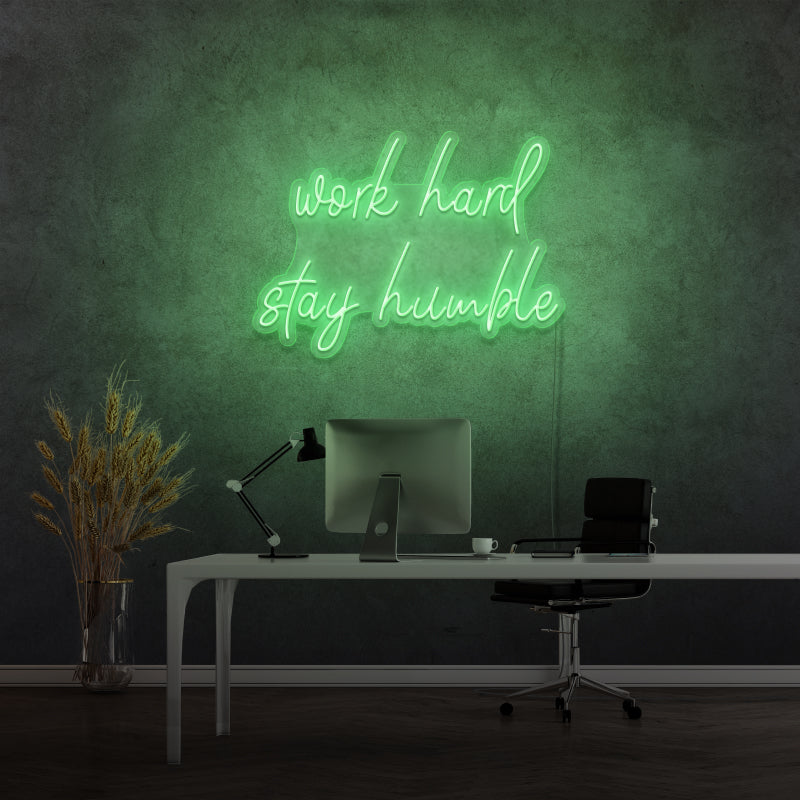 'WORK HARD STAY HUMBLE' - segnaletica a LED al neon