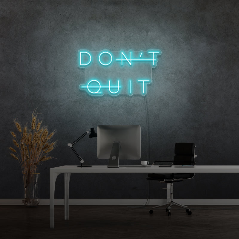 „DON’T QUIT“ – LED-Neonschild