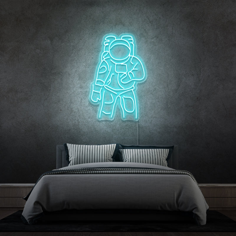 „ASTRONAUT“ – LED-Leuchtreklame