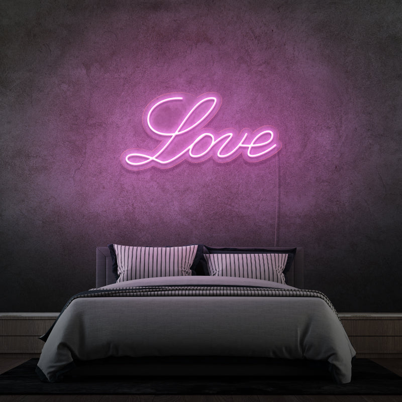 'LOVE' - un'insegna LED al neon