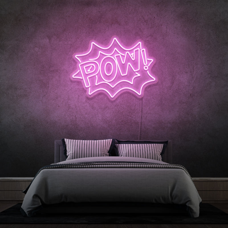 'POW' par Margot - signe en néon LED