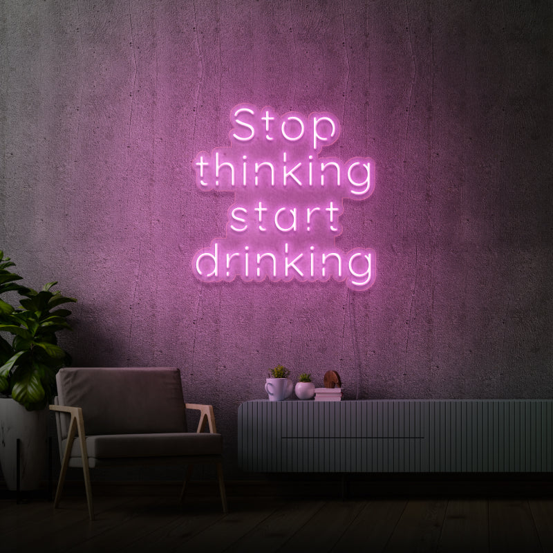 „STOP THINKING START DRINKING“ – LED-Neonschild