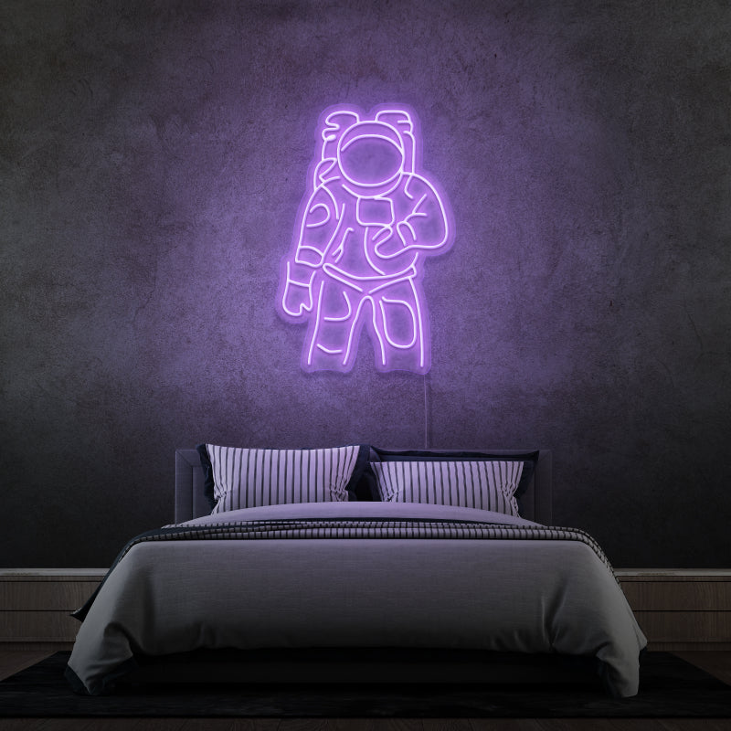 „ASTRONAUT“ – LED-Leuchtreklame