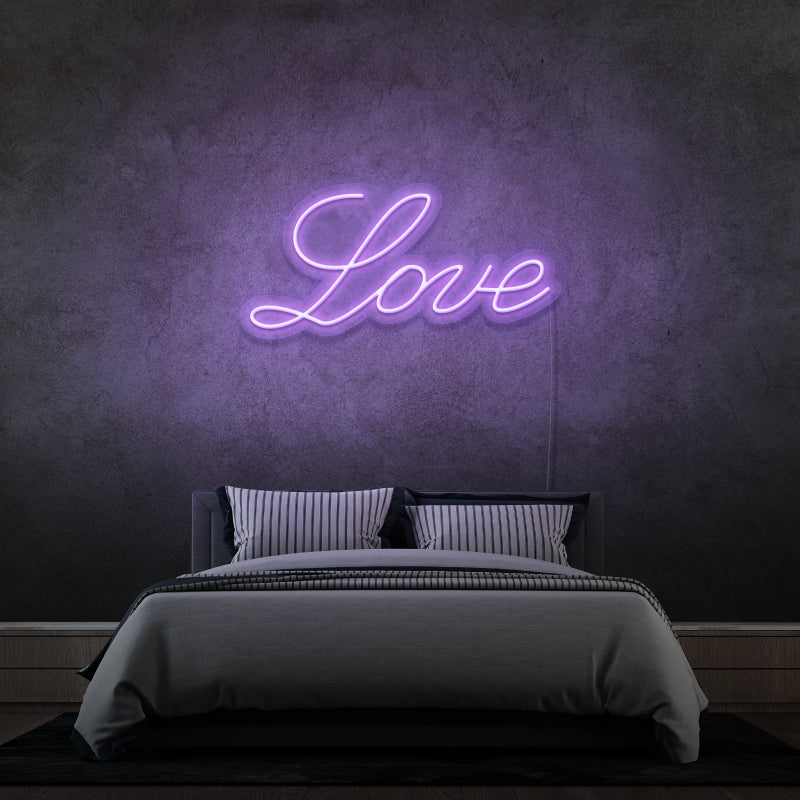 'LOVE' - un'insegna LED al neon