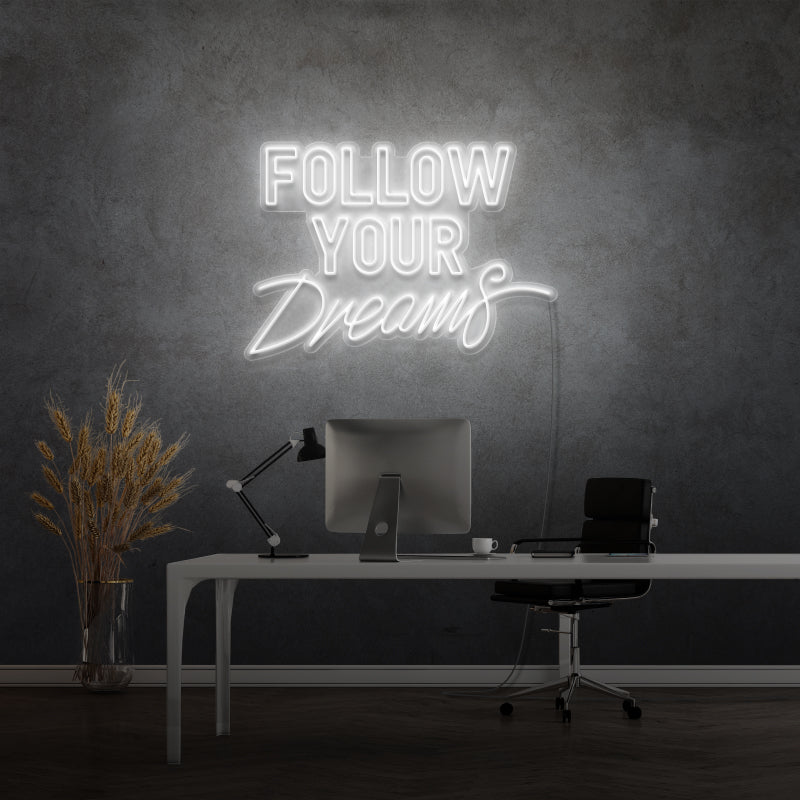'FOLLOW YOUR DREAMS' - segnaletica al neon LED