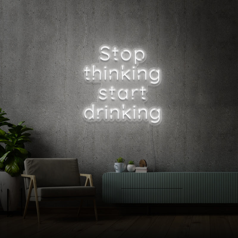 'STOP THINKING START DRINKING' - signe en néon LED