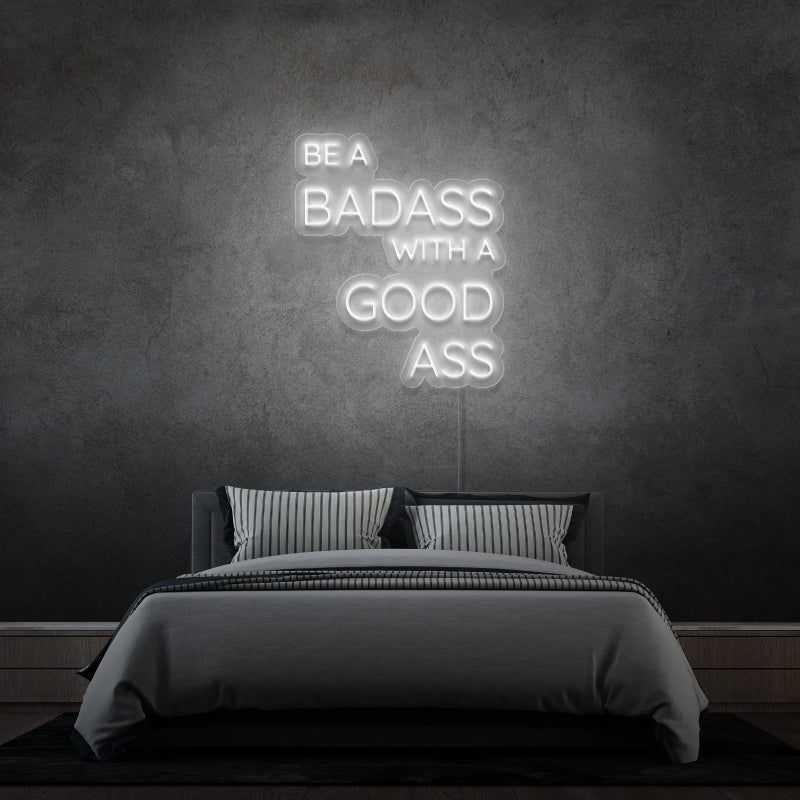 „BE A BADASS WITH A GOOD ASS“ – LED-Neonschild