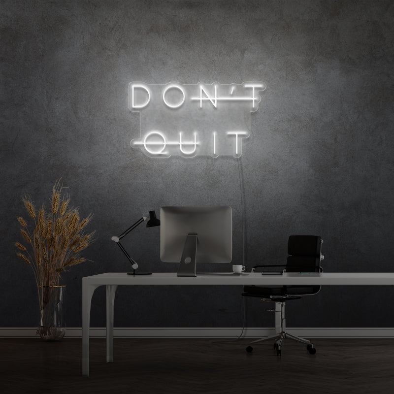 „DON’T QUIT“ – LED-Neonschild