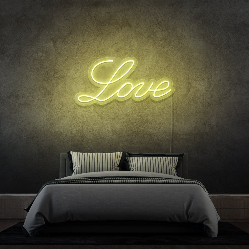 'LOVE' - un'insegna LED al neon