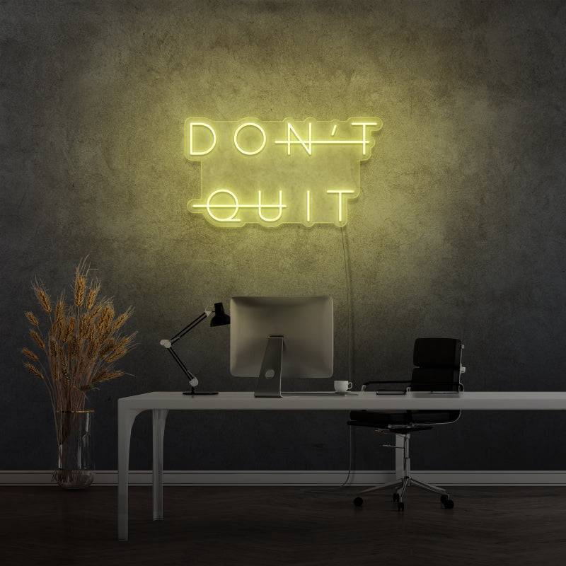 „DON’T QUIT“ – LED-Neonschild