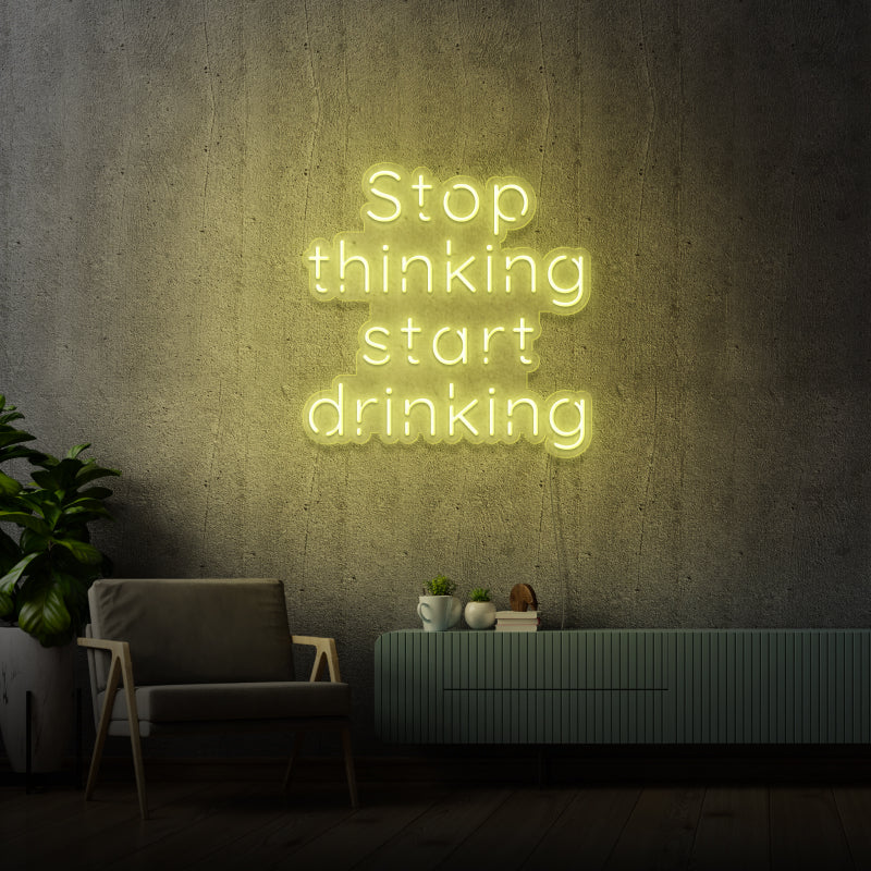 'STOP THINKING START DRINKING' - signe en néon LED