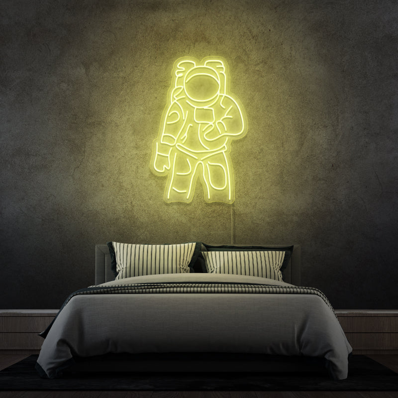 „ASTRONAUT“ – LED-Leuchtreklame