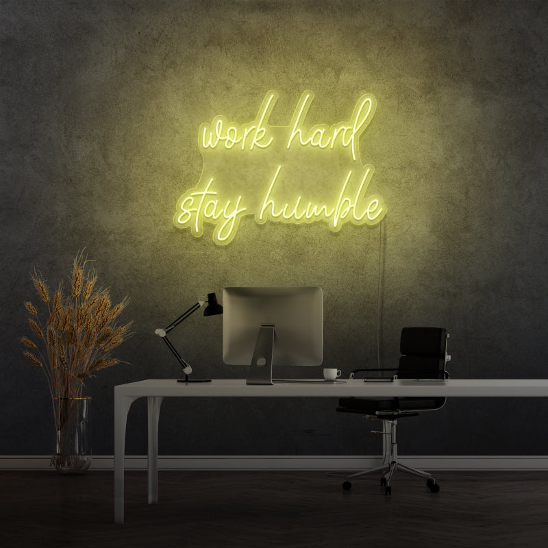 'WORK HARD STAY HUMBLE' - signe en néon LED